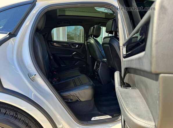 WP1BA2AY6PDA25539 2023 PORSCHE CAYENNE Gray Widok wnętrza z przodu
