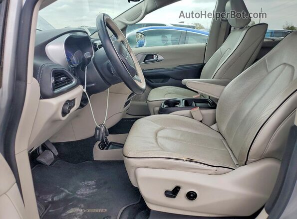 2C4RC1N79HR684994 2017 CHRYSLER PACIFICA Серебряный Вид панели приборов