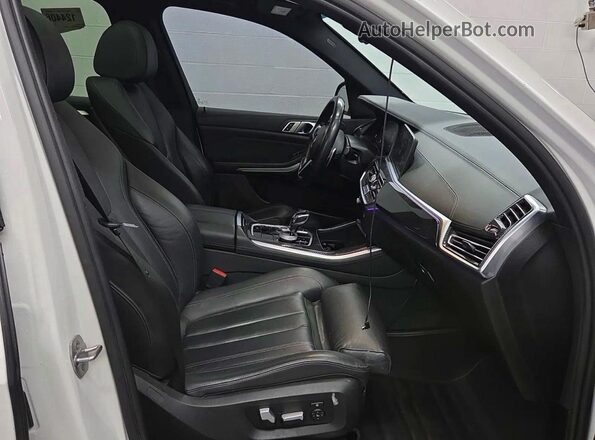 5UXCR4C08L9B00161 2020 BMW X5 White Widok z tyłu