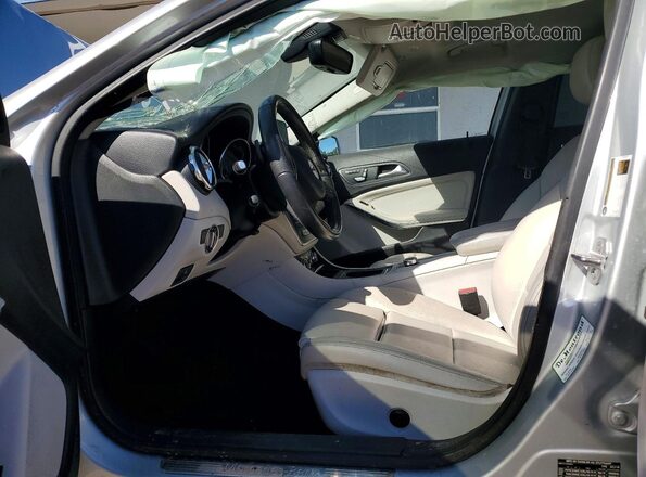 WDCTG4EB3LU021815 2020 MERCEDES-BENZ GLA-CLASS Silver Vista del salpicadero