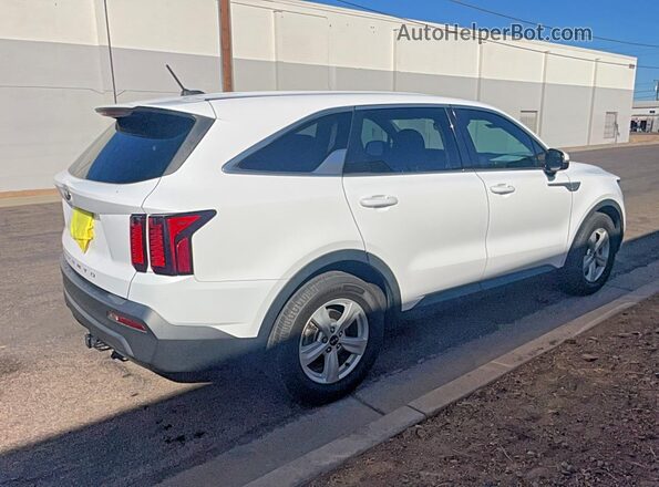 5XYRG4LC2MG007774 2021 KIA SORENTO White Вид спереду