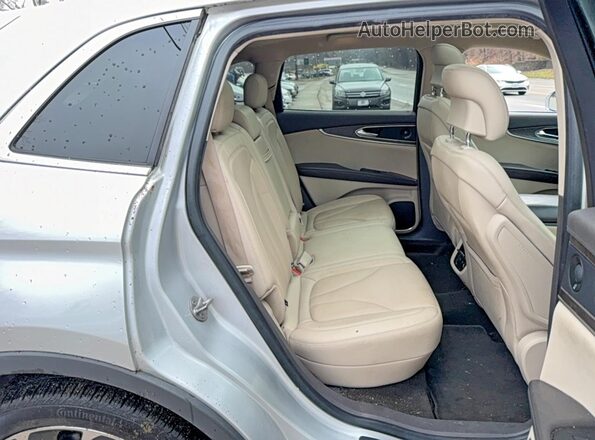 2LMPJ8LP7KBL53999 2019 LINCOLN NAUTILUS Серебряный Вид салона спереди