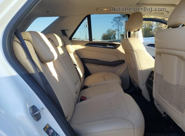 4JGDA5HB3JB081370 2018 MERCEDES-BENZ GLE White Widok wnętrza z tyłu
