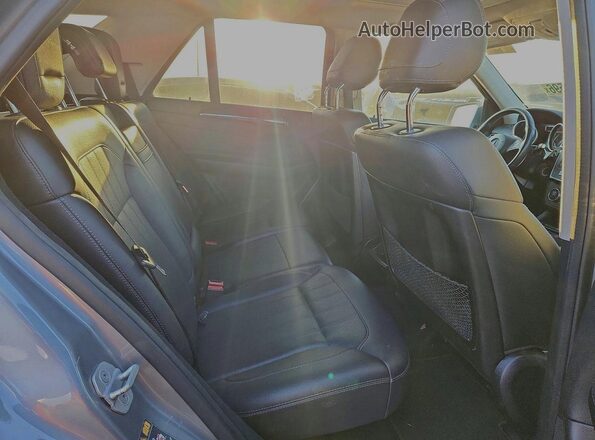 4JGDA5JB9GA687300 2016 MERCEDES-BENZ GLE Silver Widok wnętrza z tyłu