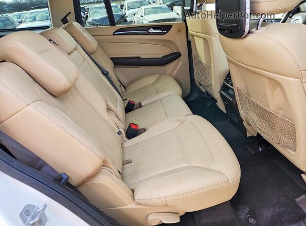 4JGDF6EEXHA989496 2017 MERCEDES-BENZ GLS Белый Вид задней части салона