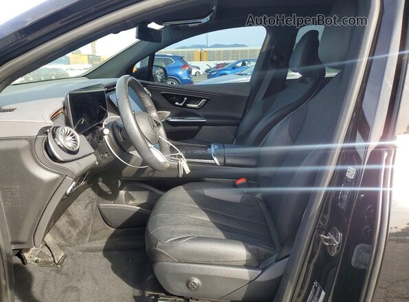 4JGGM1CB7PA035592 2023 MERCEDES-BENZ EQE Черный Вид салона спереди