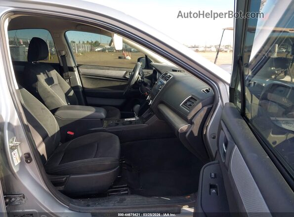 4S3BNAF64J3021669 2018 SUBARU LEGACY Серебряный Вид салона спереди
