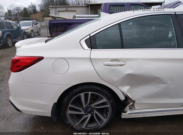 4S3BNAS63J3038372 2018 SUBARU LEGACY White Vista frontal