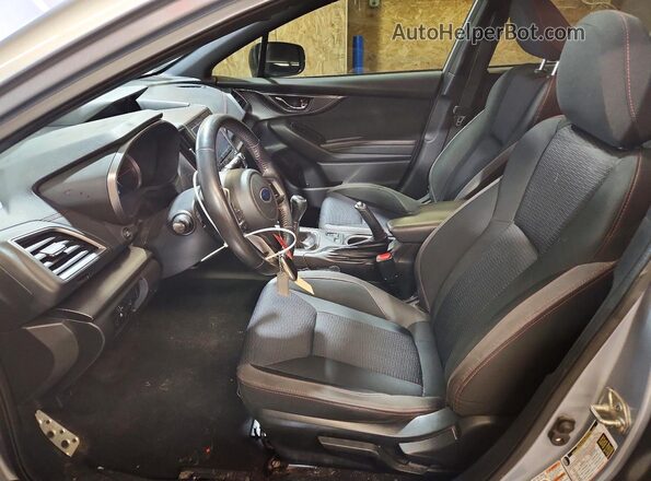 4S3GKAL62J1610265 2018 SUBARU IMPREZA Серебряный Вид салона спереди