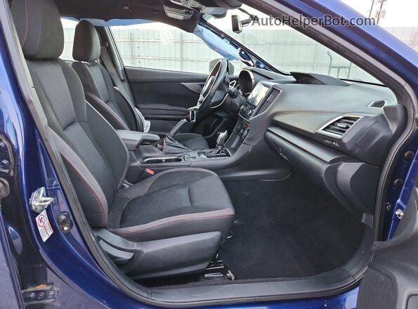 4S3GKAM67J3611477 2018 SUBARU IMPREZA Синий Вид салона спереди