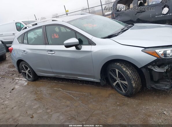 4S3GTAD62K3751533 2019 SUBARU IMPREZA Light Blue Vista interior trasera