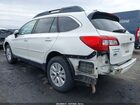 2018 Subaru Outback 2.5i Premium White vin: 4S4BSACC2J3270213