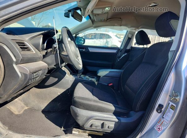 4S4BSAFC1J3370234 2018 SUBARU OUTBACK Серебряный Вид салона спереди
