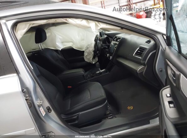 4S4BSAFC7J3360162 2018 SUBARU OUTBACK Серебряный Вид салона спереди