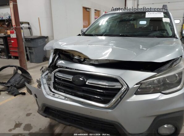 4S4BSAFC7J3360162 2018 SUBARU OUTBACK Серебряный Вид спереди