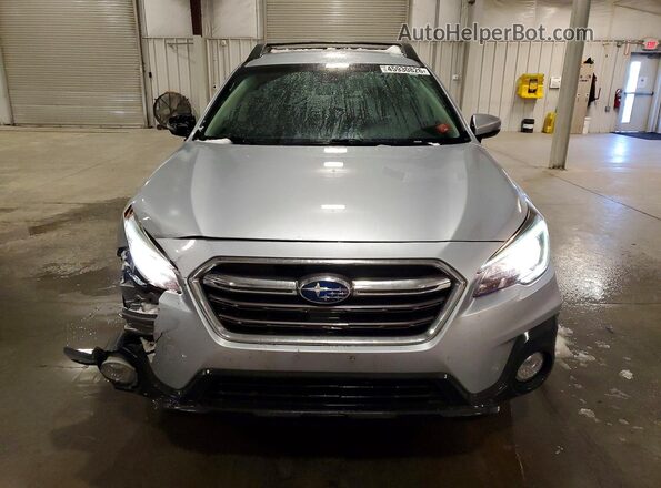 4S4BSAFCXJ3395875 2018 SUBARU OUTBACK Серебряный Вид спереди