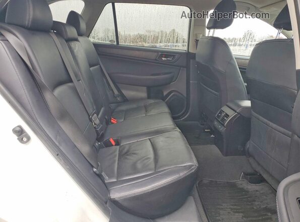4S4BSAKC5H3408015 2017 SUBARU OUTBACK Белый Вид задней части салона