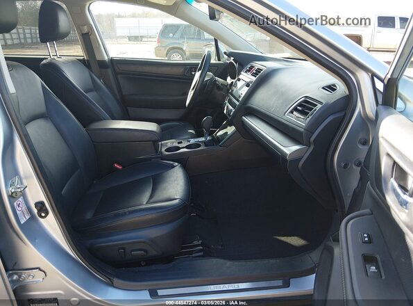 4S4BSANC2H3336878 2017 SUBARU OUTBACK Серебряный Вид салона спереди