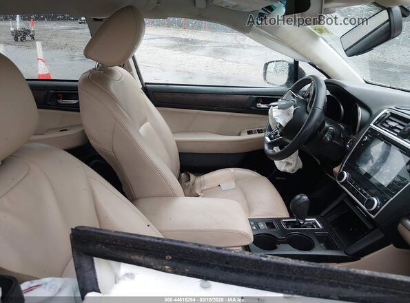 4S4BSANC2J3394429 2018 SUBARU OUTBACK Champagne Vista interior delantera