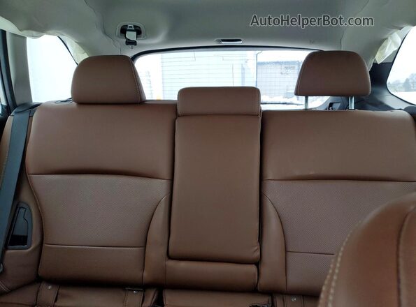 4S4BSATC9K3322700 2019 SUBARU OUTBACK White Widok tylnych siedzeń