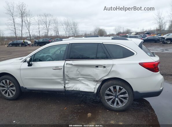4S4BSATCXH3271832 2017 SUBARU OUTBACK White Widok wnętrza z tyłu