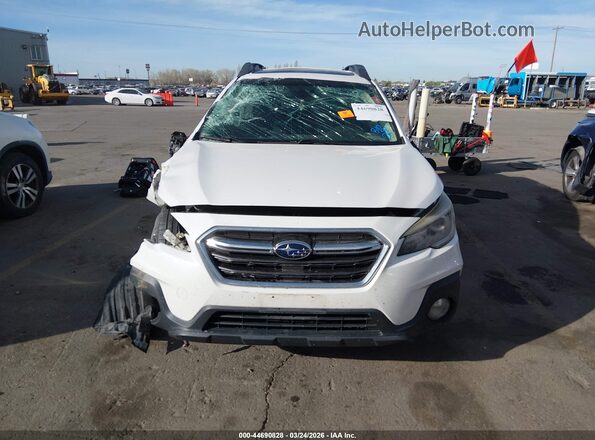 4S4BSENC0J3342563 2018 SUBARU OUTBACK White Widok wnętrza z tyłu