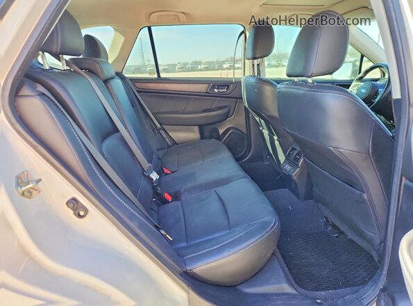 4S4BSENC1K3364637 2019 SUBARU OUTBACK White Rear interior view