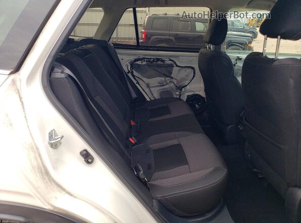 4S4BTAAC4N3144134 2022 SUBARU OUTBACK White Вид задньої частини салону