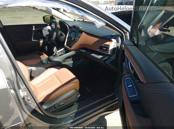 4S4BTGPD0S3324709 2025 SUBARU OUTBACK Серый Вид салона спереди