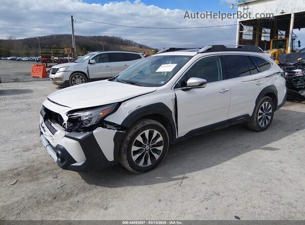 4S4BTGPD3S3123015 2025 SUBARU OUTBACK Белый Передняя левая четверть