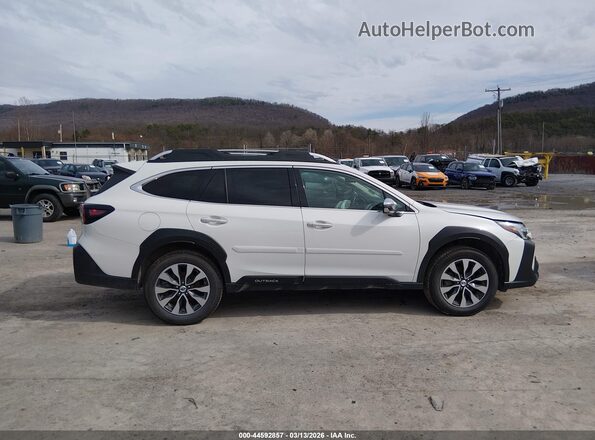 4S4BTGPD3S3123015 2025 SUBARU OUTBACK Белый Вид задней части салона