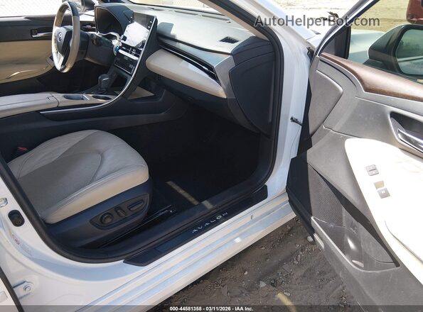 4T1B21FB9KU006288 2019 TOYOTA LIMITED White წინა სალონის ხედი