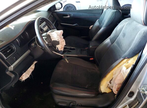 4T1BF1FK7HU367449 2017 TOYOTA CAMRY Серебряный Вид салона спереди