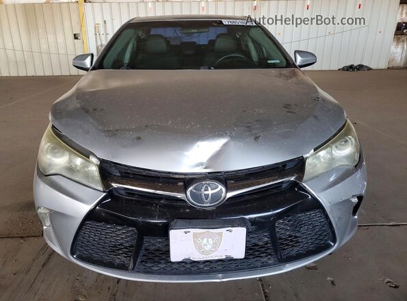 4T1BF1FK7HU367449 2017 TOYOTA CAMRY Серебряный Вид спереди