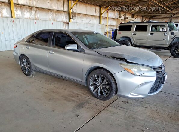 4T1BF1FK7HU367449 2017 TOYOTA CAMRY Серебряный Передняя правая четверть