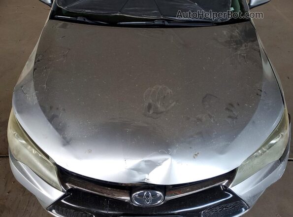 4T1BF1FK7HU367449 2017 TOYOTA CAMRY Серебряный Вид задней части салона