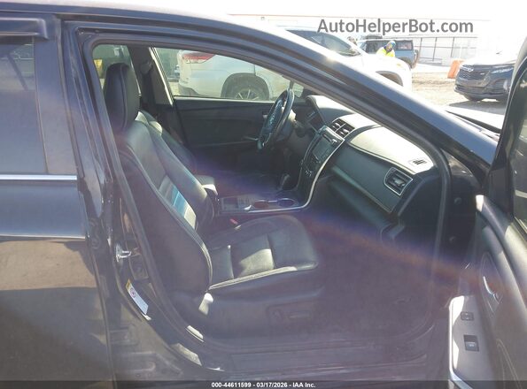 4T1BK1FK3HU577896 2017 TOYOTA LE Черный Вид салона спереди