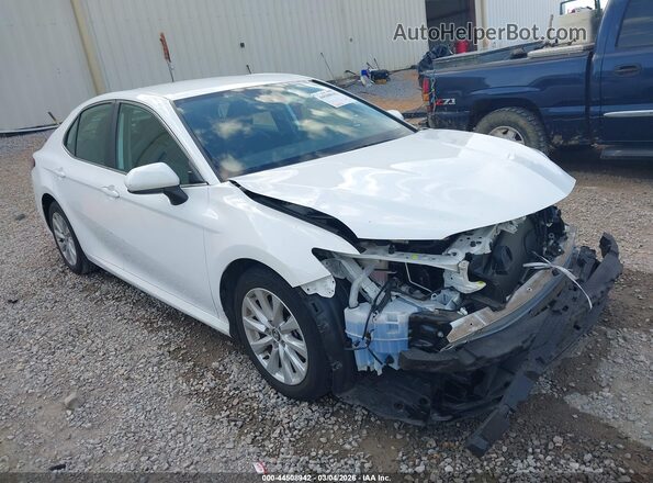 4T1C11AK1LU306455 2020 TOYOTA LE Белый Передняя правая четверть