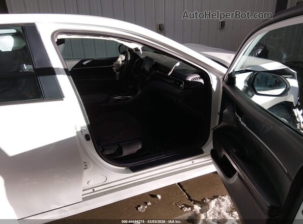 4T1C11BK6NU065686 2022 TOYOTA LE Белый Вид салона спереди