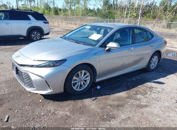 4T1DAACK1SU007175 2025 TOYOTA LE Silver Vista tres cuartos delantera izquierda