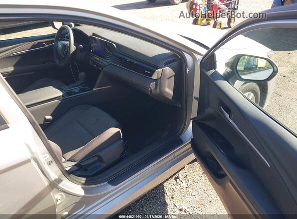 4T1DAACK1SU007175 2025 TOYOTA LE Silver Vista interior delantera
