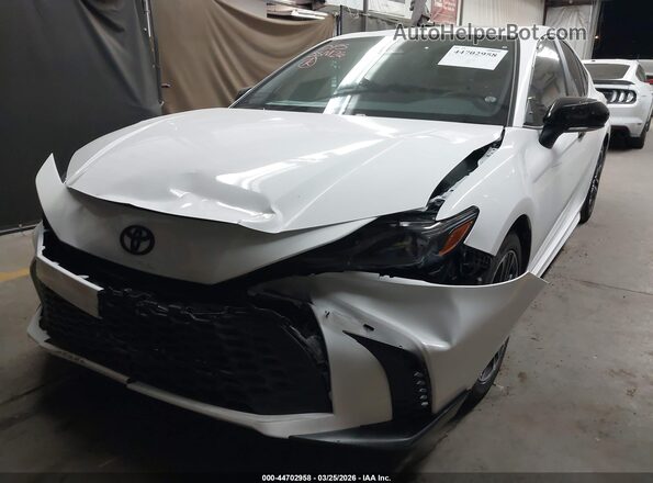 4T1DAACK8SU648176 2025 TOYOTA CAMRY Белый Вид спереди