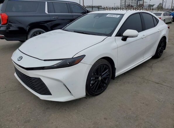 4T1DAACK9SU631256 2025 TOYOTA CAMRY Белый Передняя левая четверть