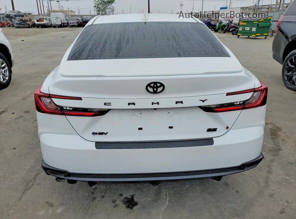 4T1DAACK9SU631256 2025 TOYOTA CAMRY Белый Вид сзади