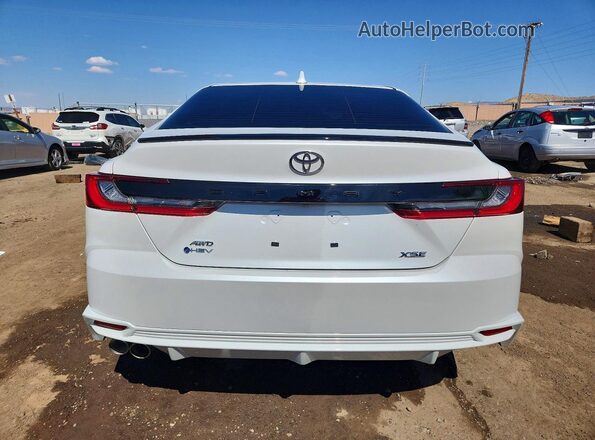 4T1DBADK1TU038939 2026 TOYOTA CAMRY Белый Вид сзади