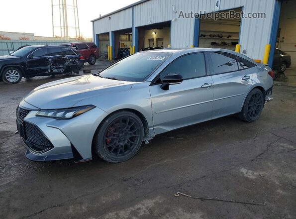 4T1FZ1FB1LU047948 2020 TOYOTA AVALON Silver Vista tres cuartos delantera izquierda