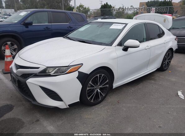 4T1G11AK3LU953358 2020 TOYOTA CAMRY Белый Передняя левая четверть