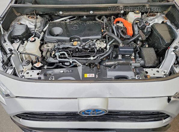 4T3T6RFV3NU069061 2022 TOYOTA RAV4 Silver Widok wnętrza z tyłu
