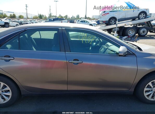 4T4BF1FK3GR569872 2016 TOYOTA LE Серый Вид задней части салона