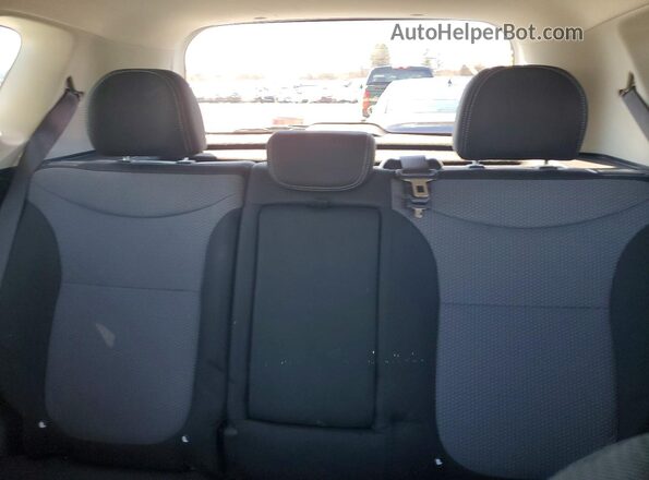 KNDJP3A5XK7690247 2019 KIA SOUL White Widok wnętrza z tyłu